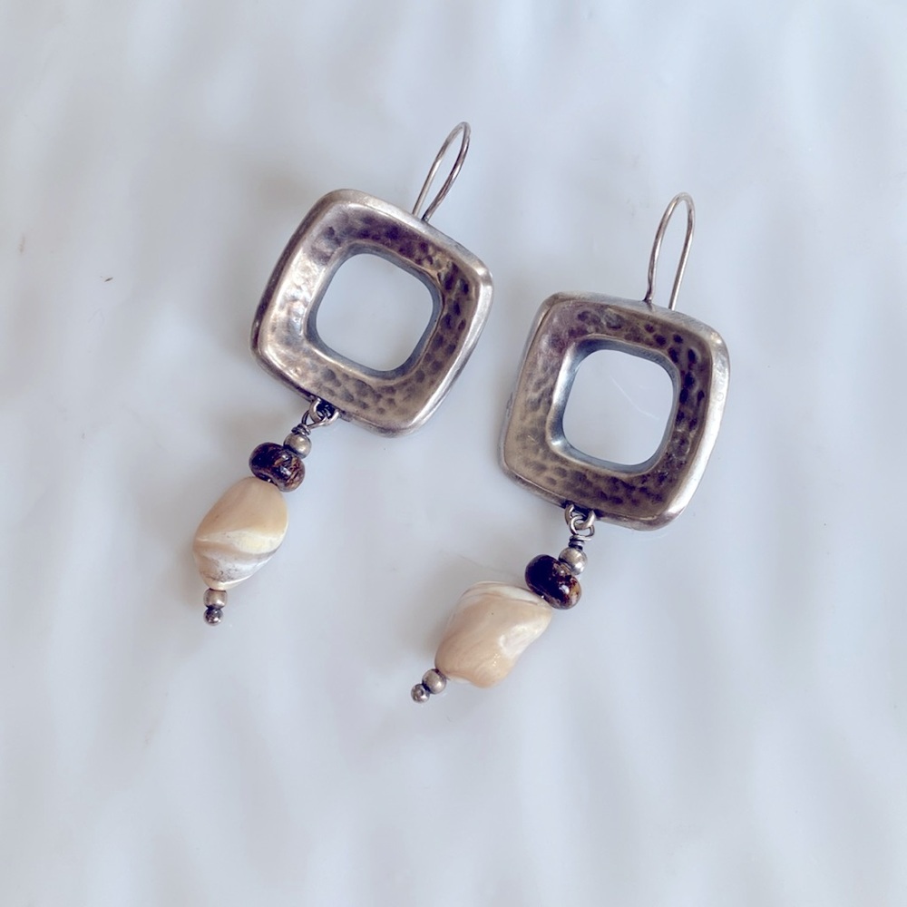 Silpada Elegant Silver and Cream Dangle Earrings W1518 - Picture 5 of 8